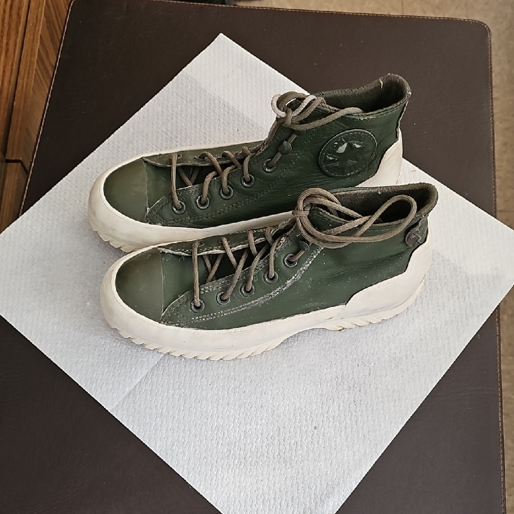 Converse All Star heavy duty  green High-Top Snow Shoes with White Soles. Used.